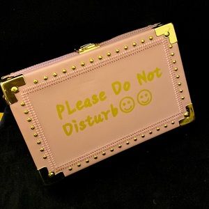 “Do not disturb” hand bag